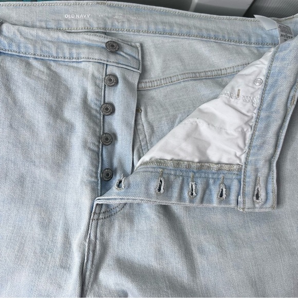 Old Navy Curvy Extra High-Waisted Button-Fly Sky-Hi Straight Cut-Off Jeans 20 - Picture 9 of 13